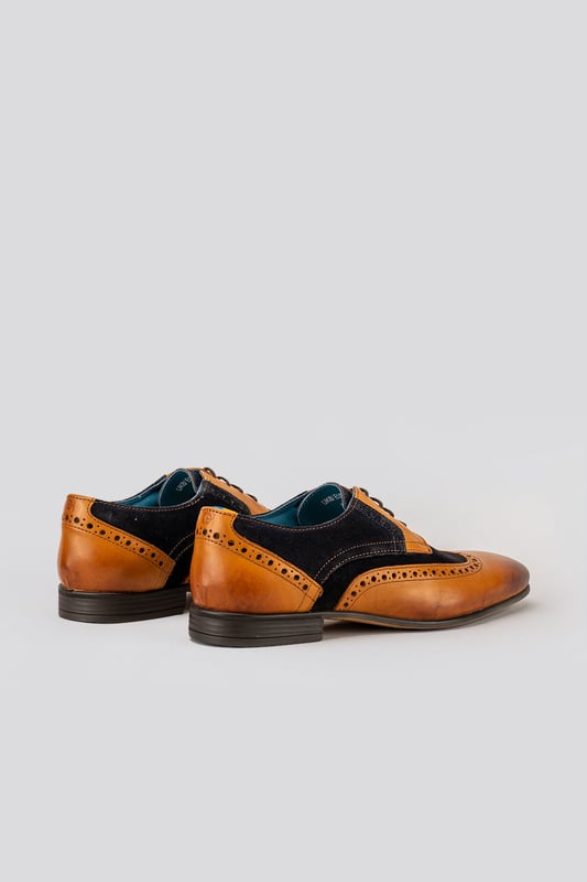 Indulge in Luxury: Exquisite Outdoor Leisure Leather Shoes for the Discerning Gentleman.