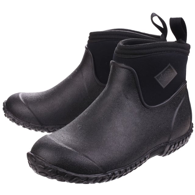 Muck Boots Muckster II Ankle Rubber Black Wellington Boots A new sole and an improved last give this popular, updated Muck shoe more stability on wet surfaces along with an even greater level of comfort and fit. The Muckster II Low is the perfect shoe when its wet and muddy.