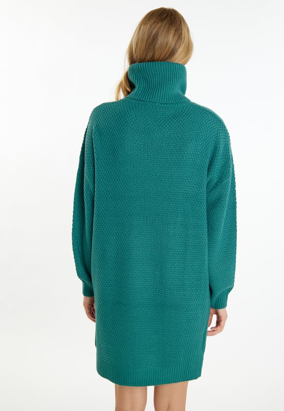 Perfect Match: Auf diesem Strickkleid von myMo treffen sich Gitterstrick und Zopfmuster und vereinen sich zu einem harmonischen Miteinander. Gefertigt aus einem kuschelig-weichen Garn, lässt sich das locker geschnittene Modell mit überschnittenen Schultern und kleinen Seitenschlitzen vielseitig kombinieren. Der gerippte opulente Rollkragen vollendet das stimmige Design ebenso wie die abschließenden Rippstrickbündchen an den Ärmeln.  Strickkleid