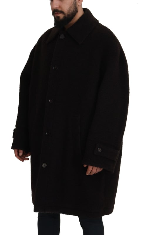 100% authentiek Dolce & Gabbana donsjack met knopen
  Vervaardigd in Italie
  Volledige knoopsluiting
  Strakke zwarte kleur
  Logo details
  Materiaalsamenstelling: 45% Alpaca 45% Wol 10% Nylon
  Voering: 100% Viscose