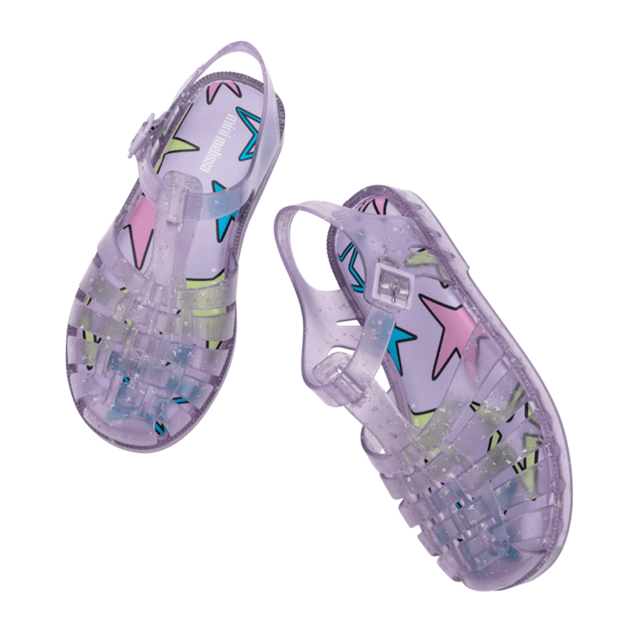 Watch your child's eyes light up as she takes each step in the Mini Melissa Possession Shiny Elements. 100% recyclable and lightweight, the casual style is a timeless classic. Available in kids and baby sizes.