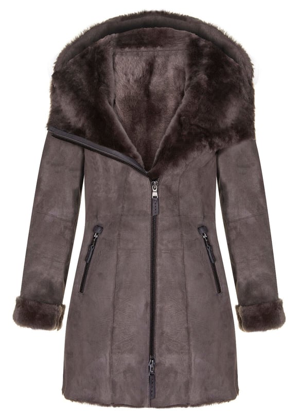 Wikkel jezelf in elegantie en warmte met ons Merino leren damesparka met capuchon. Deze jas is gemaakt van echt Spaans Merino-lamsleer en biedt ongeëvenaarde kwaliteit en luxe. Het dubbele ritstrekkertje voegt een stijlvol en functioneel element toe, waardoor veelzijdige draagmogelijkheden mogelijk zijn. De suède afwerking voegt een vleugje verfijning toe aan de jas en versterkt de algehele aantrekkingskracht. Verkrijgbaar in drie prachtige kleuren, zodat u de perfecte tint kunt vinden die past bij uw persoonlijke stijl. De brede kraag loopt naadloos over in een capuchon en biedt zowel comfort als bescherming tegen de elementen. â€¢ Gemaakt van echt Spaans Merino-lamsleer voor superieure kwaliteit en luxe â€¢ Dubbele ritstrekker voor veelzijdige en stijlvolle draagmogelijkheden â€¢ Suède afwerking voor een verfijnde en verfijnde look â€¢ Verkrijgbaar in drie prachtige kleuren die bij uw individuele stijl passen â€¢ Brede kraag die doorloopt in een capuchon voor extra comfort en bescherming tegen de elementen.