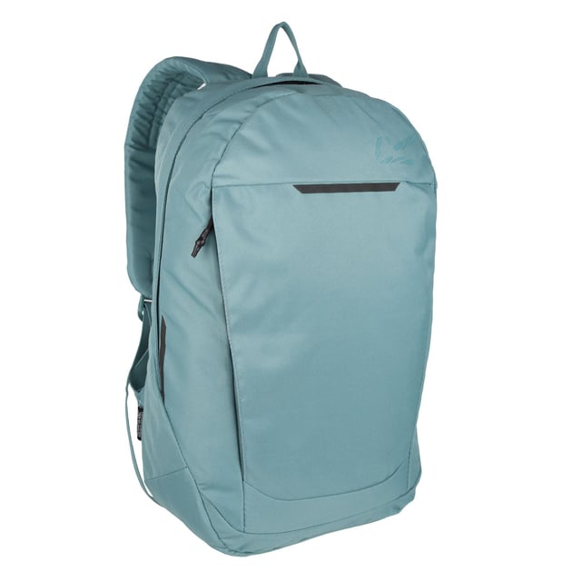 100% polyester. Längd: 45,5 cm. Bredd: 29 cm. Djup: 14,5 cm. Justerbar axelrem, nyckelklämma, vadderad bakpanel, dragkedjehandtag. Fack: 1 huvudfack. Fickor: 1 intern ficka, fackficka. Hållbarhet: Tillverkad av återvunna material. Kapacitet: 18L.