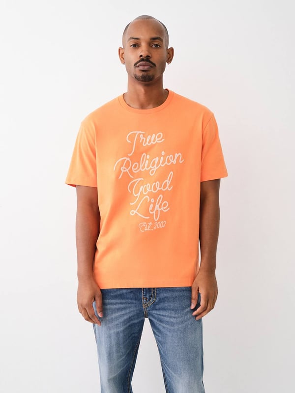 Crafted from soft cotton knit, the Embroidered Rope Logo Tee is the perfect T-shirt for the new season. Featuring a crew neck and short sleeves. Finished with a front rope embroidered “True Religion Good Life Est. 2002” text.