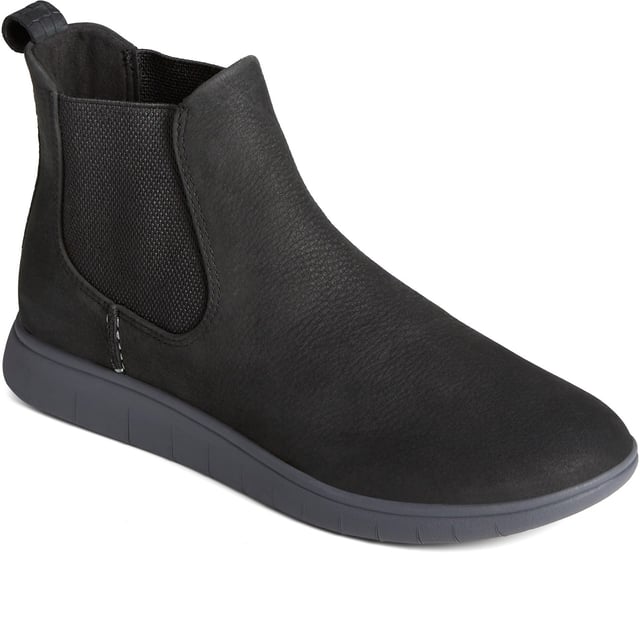 The perfect boot for even the busiest lifestyle, our Coastal Chelsea gets an upgrade for wet weather. Made with premium, water-resistant leather and double gores, so it's easy to slip on and off. PLUSHWAVE provides a light fit, for all-day comfort.