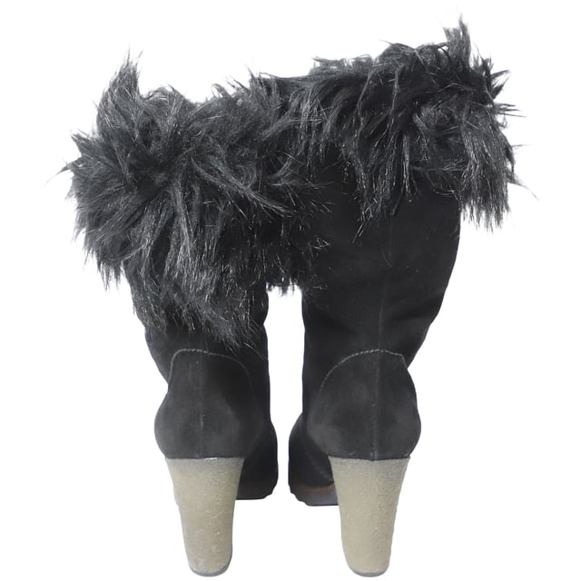 Prada Faux Fur Ankle Boots in Black Suede VINTAGE, RRP AS NEW
Fashionable and chic, these ankle boots from Prada will cut an alluring silhouette from day to night. Crafted from suede, the ankle boots have faux fur trims and block heels. They are complete with comfortable insoles.
Prada Faux Fur Ankle Boots in Black Suede
Sign of wear: minimal scuffmarks and dirt stains on heels and outsoles, gentle scrape on heel counter seams
Condition: very good, comes with dust bag
Material: Suede
Color: Black
Size: 35.5/36.5/UK2.5/US5.5
SKU: 146715