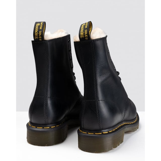 This is a winter twist on the classic Dr. Martens 8-eye boot. The Serena has the extra-tough, durable sole: chunky grooves with bars and stars underneath for solid footing. Even better? It&rsquo;s lined with soft, rich artificial white fur. Original Doc DNA is still intact, though— like yellow stitching, grooved sides, and heel loop. Winter never saw it coming.
The Serena is constructed on the iconic air-cushioned sole, that's oil-and-fat resistant with good abrasion and slip resistance—and has been since 1960. This shoe is Goodyear-welted, meaning the upper and sole are sewn together in heat-sealed z-welt stitch. It&rsquo;s made with Burnished Wyoming, a leather with a subtle grain and an oily surface, treated for an antique look.
21797001