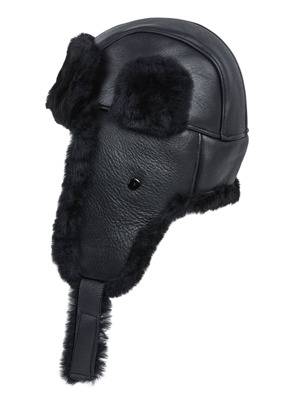 Stay cozy and stylish with this Men’s RAF Aviator Sheepskin B-55 Trapper Hat. Made from genuine sheepskin with a soft shearling lining, it offers excellent warmth and comfort in cold weather. Designed with ear flaps and a secure chin strap, this hat is perfect for outdoor adventures or daily winter wear. Its classic black leather finish adds a timeless and rugged look.

Key Features:

Genuine sheepskin leather with soft shearling lining
Classic aviator style with a black finish
Ear flaps for added warmth and protection
Adjustable chin strap for a secure fit
Ideal for cold-weather outdoor activities and everyday use