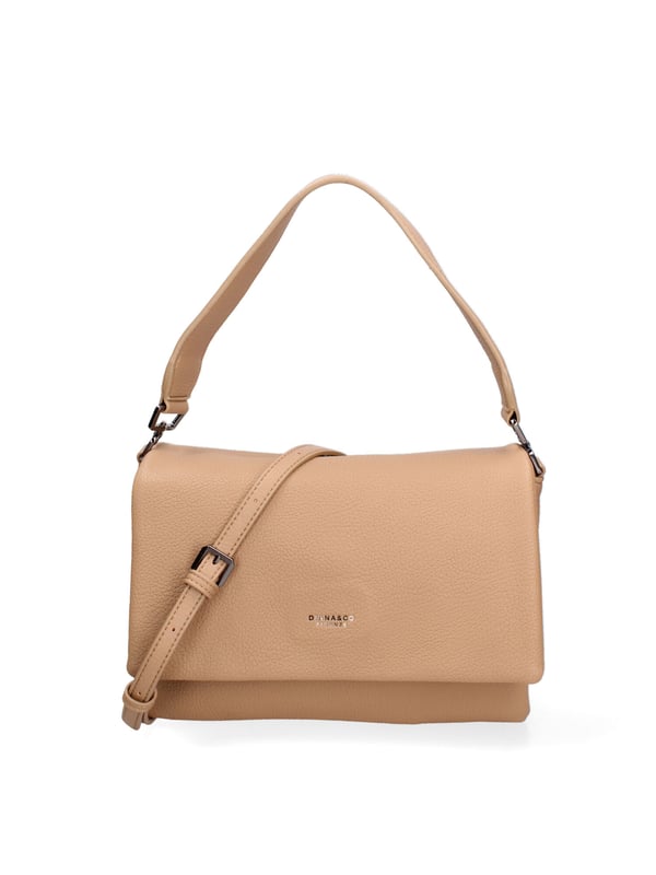 Bolso bandolera para mujer. El cierre es con botón magnético. Los bolsillos internos son uno con cremallera y dos abiertos. Los bolsillos externos son uno en la espalda con cremallera. La bandolera es ajustable y extraíble en ecopiel. El mango es de ecopiel. Hay un compartimento interno. El material exterior es ecopiel. Internamente está forrado en poliéster. Medidas: 28x20x9 cm. Producto de moda