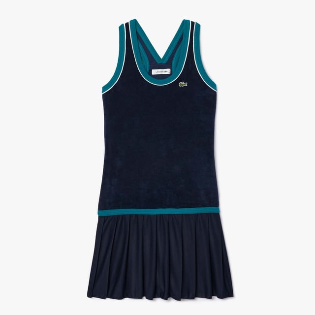 Lacoste Slim-Fit Cross Back Terry DressFrench chic met een sportieve twist. Deze iconische badstof katoenen jurk is zowel comfortabel als stijlvol met een gekruiste rug en geplooide rok. Scherpe op tennis geïnspireerde stijl.- Organisch katoenen badstof - Contrasterende boorden - Contrasterende taille - Geborduurde krokodil op borst- Hoofdstof: 83% Katoen 17% Polyester.  Rok: 100% Polyester.  Machinewasbaar.- Ref: EF7235-166