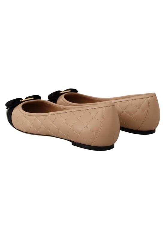 Gorgeous brand new with box tags and dust bag
  100% Authentic Salvatore Ferragamo women’s shoes
  Model: VarinaQ 1cm 0702228 019
  Color: New Bisque / Black
  Material: Nappa and Patent Leather
  Heel 1cm
  Made of sumptuous quilted nappa leather
  Versatile flats with understated elegance
  Iconic Vara grosgrain bow with contrasting patent insert
  Made in Italy