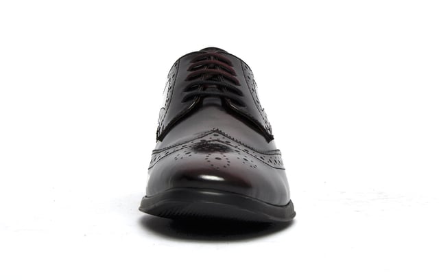 With expert craftmanship, a hi-shine leather upper, and classic brogue detailing, the Catesby England Wentworth delivers vintage styling that is sure to elevate any outfit and is a timeless essential for the fashion-forward mans wardrobe. The Wentworth is complete with a classic lace up system, durable outsole with a slight raised heel, and subtly cushioned insole for a brogue that combines style and comfort to deliver a standout design.
 - Premium hi-shine leather upper
 - 5-hole lace closure
 - Intricate stitch and punch-hole detailing
 - Durable outsole  - Authentic vintage styling
 - Catesby England branding