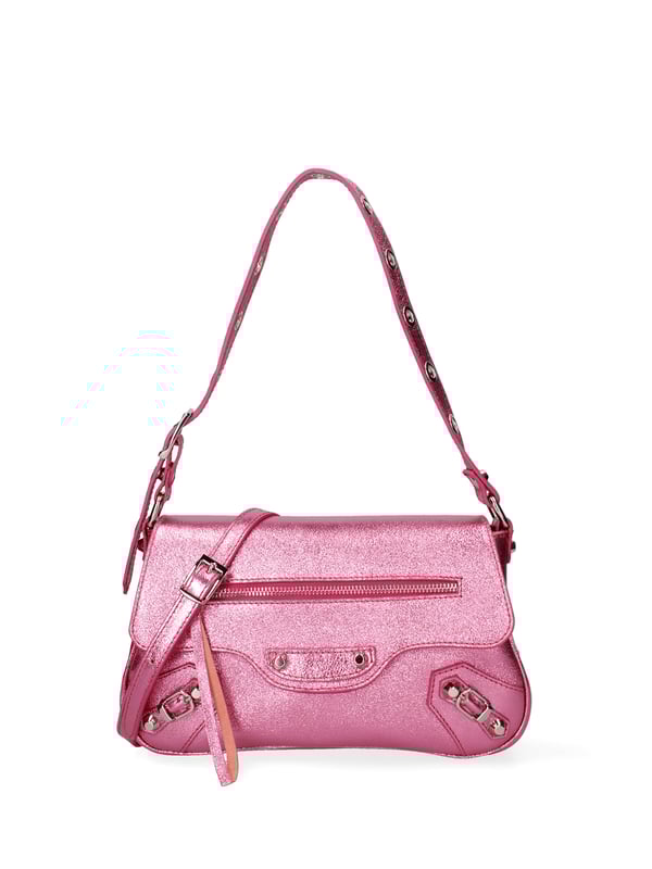 Bolso de hombro para mujeres. El cierre es con botón magnético. Los bolsillos internos son una cremallera. Los bolsillos externos son una cremallera y una cremallera trasera. La correa del hombro es ajustable y extraíble en cuero. El mango está en cuero. Los compartimentos internos son uno. El material externo es de cuero laminado real. Está alineado internamente en 70% de tela de algodón - 30% de seda. Medidas: 28x15x5 cm. Hecho en Italia