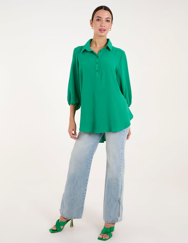 Need a workwear piece that shouts chic this summer? Discover this shirt, perfect for making a statement in the office.