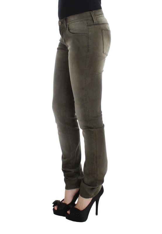 Marca: Ermanno Scervino.
  Color: Lavado gris.
  Estilo: Slim Fit.
  Fabricado en Italia.
  Material: 98% algodon 2% elastano.
  Vaqueros de mujer.