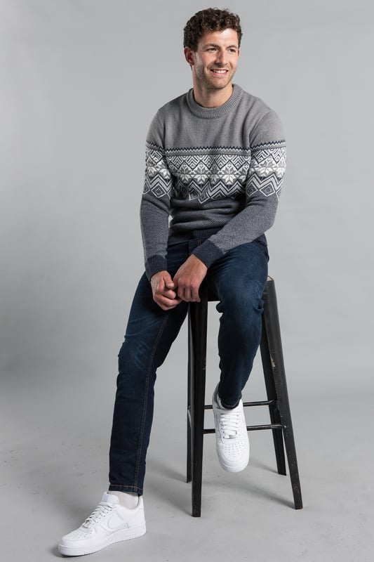 This crew neck jacquard jumper from Kensington Eastside is a season favourite. Designed in a colour block, jacquard print, this jumper features a crew neck and ribbed elasticated neck, waistband and cuffs. Machine washable to ensure easy care.