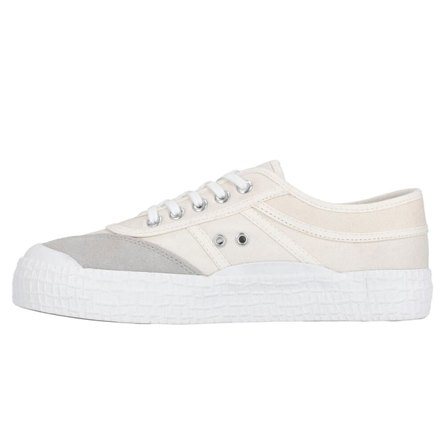 Siente el confort con cada pisada con las nuevas zapatillas de lona Original. Ahora con una nueva suela 3,2 cm y una doble plantilla interior, las Original son producto llamativo y cómodo. La zapatilla es un símbolo de originalidad y es el perfecto favorito de todos los tiempos. La gran selección de colores te permite explorar tu propio estilo personal... ¿a qué esperas?