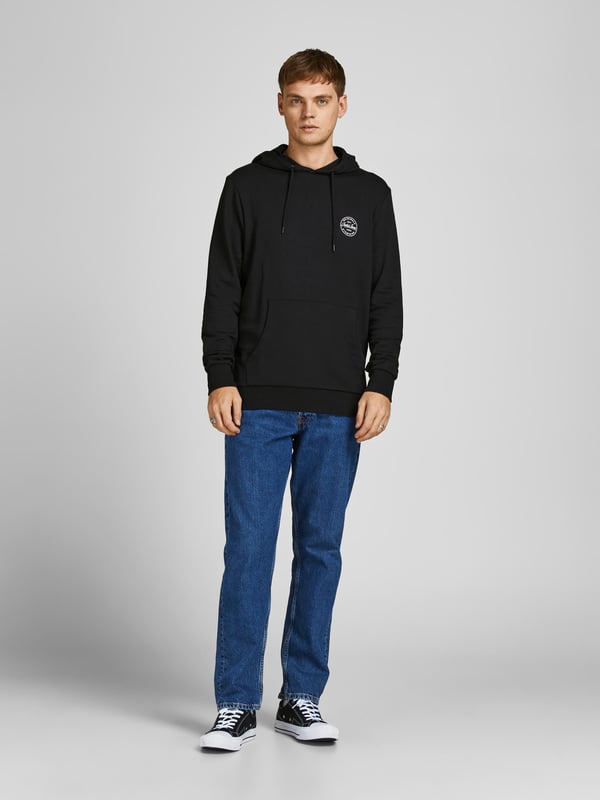 Kapuzensweatshirt mit kleinem Logodruck auf der Brust und Kängurutasche zum Aufwärmen kalter Hände.