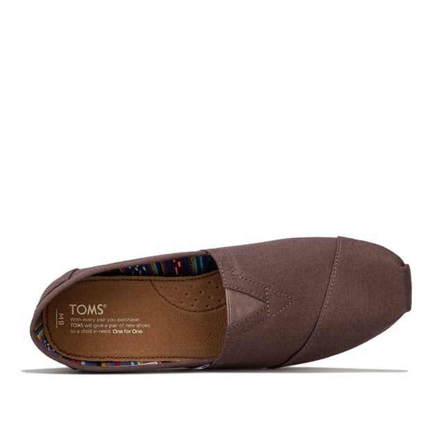 Toms Classics hereninstappers van canvas in grijs<br /><br />-Instappers<br />-Elastisch V-inzetstuk aan de voorkant voor extra comfort<br />-Rubberen EVA-buitenzool<br />-Voorgevormd voetbed voor extra demping<br />-Latex voetbooginzetstuk voor extra ondersteuning<br />- Contrasterende voering<br />-Merkdetails op de hiel en de zijkant<br />-Bovenwerk van textiel, voering van textiel en leer, zool van textiel en synthetisch materiaal<br />-Ref: 10000864