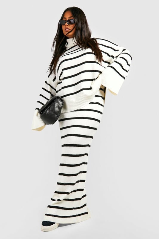 Get your wfh style on lock with this latest piece from our plus size loungewear collection (it's so comfy you won't want to take it off). Comfortable, versatile, and perfect for off-duty days, this style features a loose, stretchy fabric for maximum comfort. Pair with socks and sliders for at-home days, or elevate your street style in box-fresh trainers and an oversized trench. Whatever your vibe, look to our full range of plus size loungewear sets to get your low-key looks covered. Casual is the new wardrobe winner girl, so pick up knitted sets, soft hoodies and elasticated joggers for the ultimate comfy casual.Style: Loungewear SetDesign: StripesFabric: Acrylic