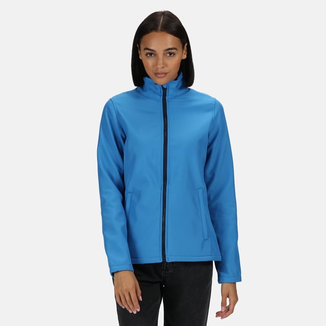 100% Polyester. Warm backed woven softshell jacket. Printable softshell fabric. Wind resistant membrane fabric. Durable water repellent finish. Inner zip guard, 2 lower pockets and adjustable shockcord hem.