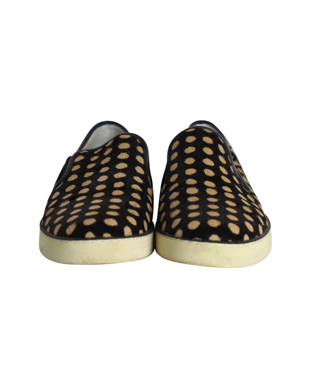 VINTAGE, RRP AS NEW
Polka-dot detail adds a playful touch to these slip-on sneakers by Bottega Veneta. Designed in pony-style calfskin leather and finished with an elastic panel on the vamps for easy slip-on and off. A stylish everyday casual sneaker you can pair with jeans and day dresses alike.

Bottega Veneta Polka-dot Pony-style Slip-on Sneakers in Black Calfskin Leather
Condition: Excellent
Sign of wear: No visible defects
Material: Calfskin leather
Color: Black
Size: IT38.5 / UK5.5 / US8.5
SKU: 286855