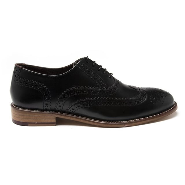 Style Gatsby Ein Herrenschuh von London Brogues ist perfekt für den ganzen Tag Casual Wear. Klassischer Brogue-Stil mit hochwertigem Lederobermaterial und Lederfutter. Schnürschuh mit Memory-Foam-Ledersohle für höchsten Komfort. Flexible und leichte Sohle bietet Vielseitigkeit.