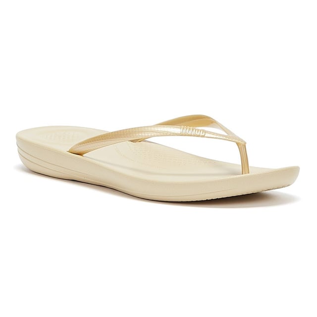 From the top, they look like your typical Surfer-girl flip flops. Underneath, they're ergonomically engineered with iQushion™ micro-bubble foam impact cushions for non-stop comfort. Throw a pair in your suitcase and you'll find yourself wearing them to beach, bar and beyond!