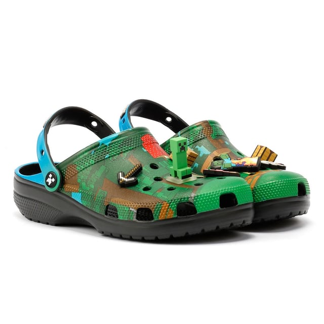 Minecraft-inspired clogs featuring 3D block Jibbitz™ charms for a playful, game-themed design. Crafted with a soft, flexible upper and ventilation holes for enhanced breathability, keeping feet cool.
