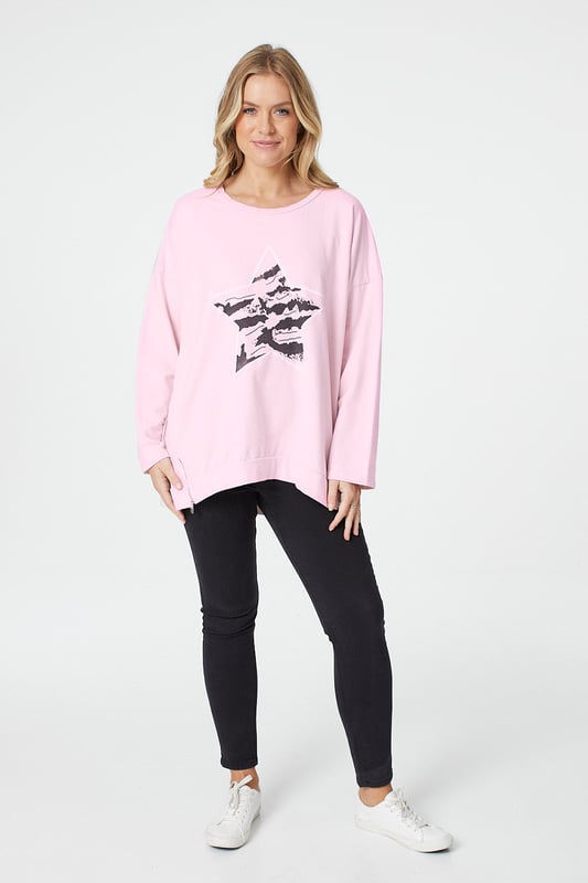 Add a star print oversized jumper to your closet. With a round neck, long sleeves and a hip length fit. Pair with skinny jeans trainers for a dressed down daytime look.