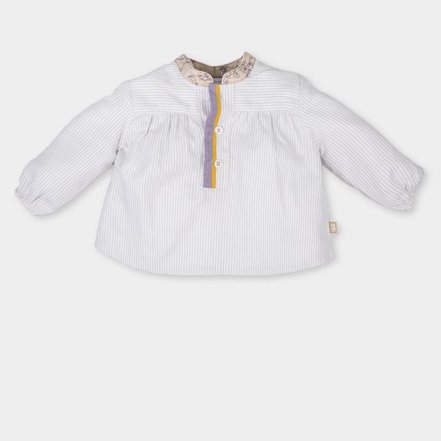 Long sleeved shirt.
 Mao style collar.
 Half-height button closure on the front.
 Elastic cuffs.
 Flared cut.
 Composition: 100% cotton
 Care:
- Wash maximum at 30ºC.
 - Iron at medium temperature, max. 110ºC.
 - It is not allowed to use a dryer.
 - Do not use bleach.
 - Does not support dry cleaning.