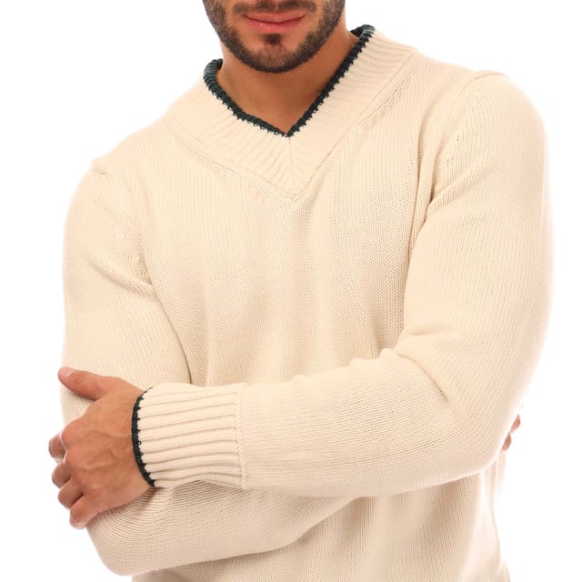 Mens Boss Marzio Sweater in white.- Ribbed V-Neck.- Ribbed cuffs and hem.- Regular fit.- 100% Virgin Wool.- Ref: 50478609118
