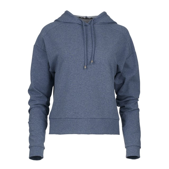 Esta sudadera con capucha de color índigo melange está confeccionada en tejido de punto elástico. Una corbata del mismo tejido recorre el interior de la capucha y hay dos topes de metal plateado en los extremos. Hay detalle de costura en los hombros. Tiene manga larga con puño. La sudadera tiene un dobladillo de 7 cm. La prenda tiene un estilo holgado y relajado.