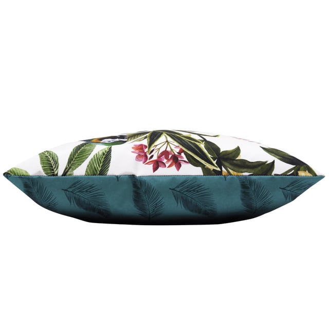 Create a striking display in your home with this Parrots cushion. This vibrant design is not one to miss in any outdoor space or garden.