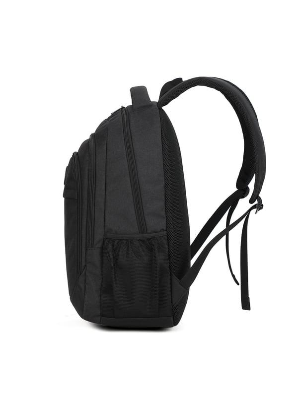 Mochila unisex. El cierre es con cremallera. Los bolsillos internos son bolsillos multifuncionales. Hay tres bolsillos externos con cremallera y dos laterales abiertos. Falta la correa para el hombro. El asa es de tela. Hay un compartimento interno. El material exterior es poliéster. Internamente está forrado en poliéster. Medidas: 37x22x51 cm. Producto de moda