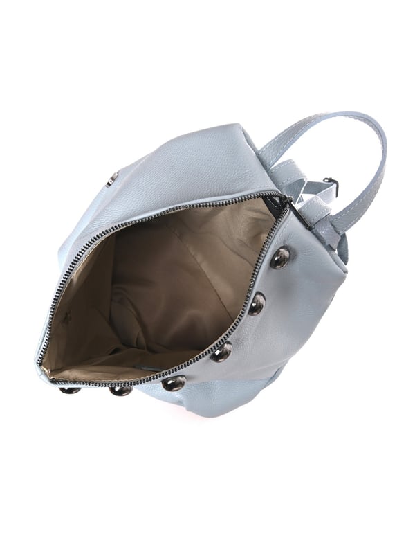 Ryggsäck
100% nötkött läder
Enkelt handtag på ovansidan
Dragkedja upptill, kan vikas ihop med magnetisk snäpplås
Invändig ficka med dragkedja
Bakficka med dragkedja
Två justerbara axelremmar
Mått: 38x30x14 cm