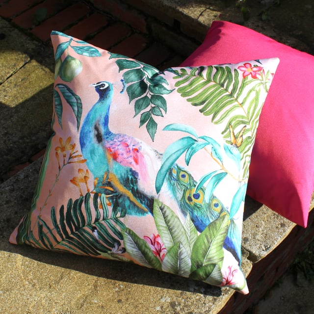 Featuring a beautifully detailed Peacock amongst tropical foliage, on a water resistant polyester, the Peacock cushion is the perfect addition to your outdoor space.
