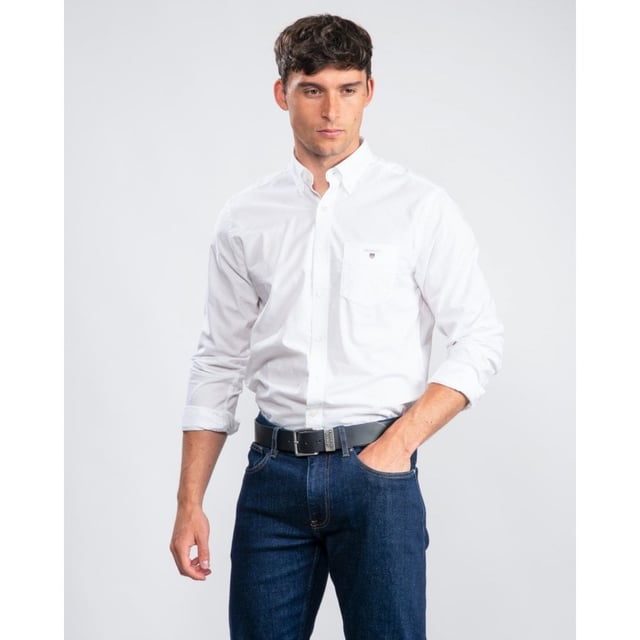 Mens Broadcloth Shirt in White.- The bestselling cotton broadcloth shirt. This regular fit shirt features our signature button-down collar  the locker loop and boxpleat at the back  and a classic shield logo embroidered at the chest.- Cotton 100%