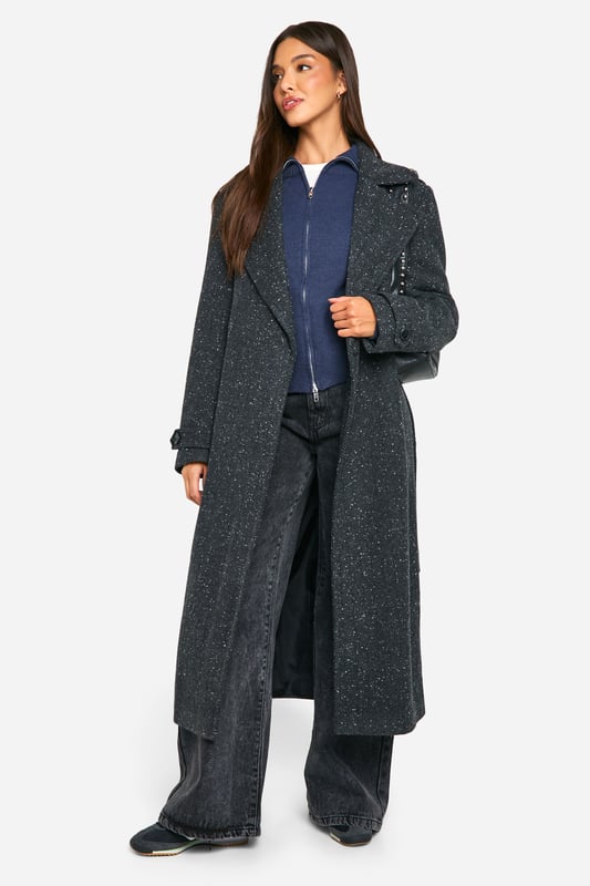 Wrap up in the latest coats and jackets and get out-there with your outerwearBreathe life into your new season layering with the latest coats and jackets from boohoo. Supersize your silhouette in a padded jacket, stick to sporty styling with a bomber, or protect yourself from the elements in a plastic raincoat. For a more luxe layering piece, faux fur coats come in fondant shades and longline duster coats give your look an androgynous edge.