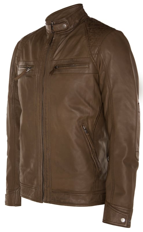 Diese Jacke ist vom klassischen Biker-Stil durchdrungen und strahlt Stil aus. Dieses schmal geschnittene Design ist aufwendig aus weichem Nappaleder gefertigt und verfügt über eine stilvolle Biker-Silhouette, die für elegante Eleganz sorgt. Diese Jacke verfügt über gesteppte Schultern und Passe, einen YKK-Reißverschluss an der Vorderseite, der zu einem kurzen Tab-Kragen führt, und verfügt über vier Außentaschen für zusätzliche Funktionalität. Die Manschetten können geknöpft werden und auch die Taille kann angepasst werden, um eine individuellere Passform zu ermöglichen. In anderen Farben erhältlich.