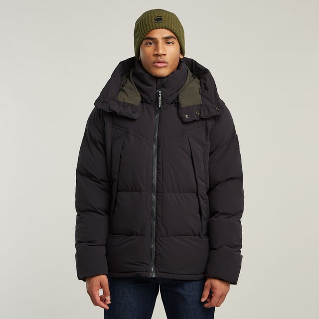 Detachable hood with extended peak and pull cords. Raised front with snap buttons. Zipper closure. Concealed zip pockets at the waist, inner pocket. Adjustable waist, drawcord inside. Additional inner cuff. Zip closure. Padded jacket G-Whistler 2.0 offers a detachable peak hood with a raised front and pull cords for optimum protection. Also the added inner cuffs protect against the wind. For a tighter width of the hem, simply pull the cords on the inside. Zip pockets at the front are combined with an inner pocket. 50% Polyester (Sorona®), 50% Polyester. Comfortable stretch