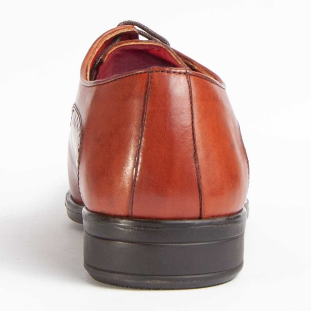 Garantía Purapiel, 10 años de garantía. Zapato de cordón para hombre. Fabricado en cuero 100% natural libre de Cromo VI. Materiales de máxima calidad. Suela cosida de cuero. Plantilla acolchada. Fabricado por otras marca para nuestra marca.