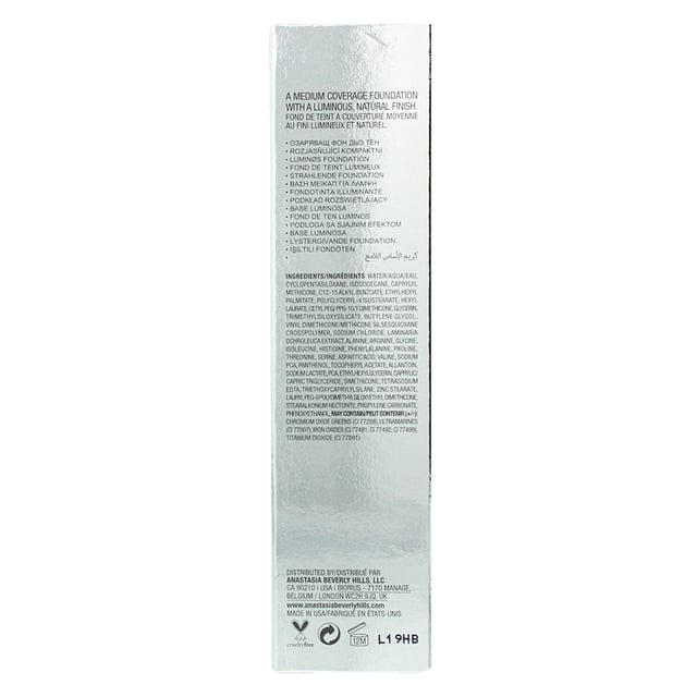This water-resistant liquid foundation delivers long-wearing, medium coverage yet still feels weightless and looks ultra-fresh. It blurs any imperfections without caking or masking the skin’s natural radiance. Gives the complexion a fresh, radiant look with a lightweight, second-skin feeling. Formulated without gluten, parabens, alcohol, oil, mineral oil or talc. Suitable for all skin types, including sensitive skin.