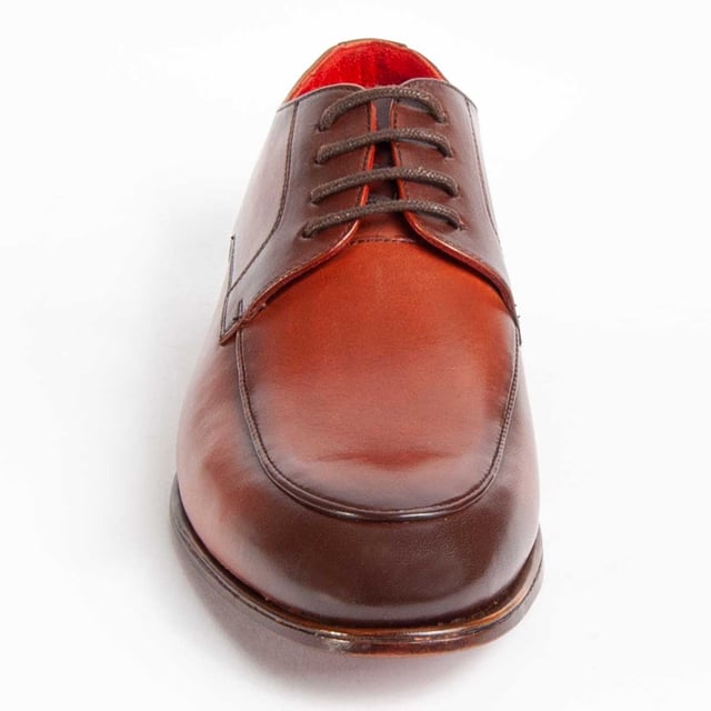 Warranty Purapiel, 10 years warranty. Men's lace-up shoe. Made of 100% natural leather free of Chromium VI. High quality materials. Stitched leather sole. Padded insole. Manufactured by other brands for our brand.