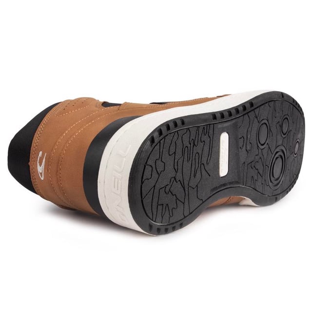 Strak en gedetailleerd. de bruine O'Neill Antilope Hills sneakers zijn een paar stijlvolle retro sneakers. met een klassiek op basketbal geïnspireerd silhouet. Bestaande uit premium bovenwerk en een duurzame. top d-ring oogjes en fijne details.