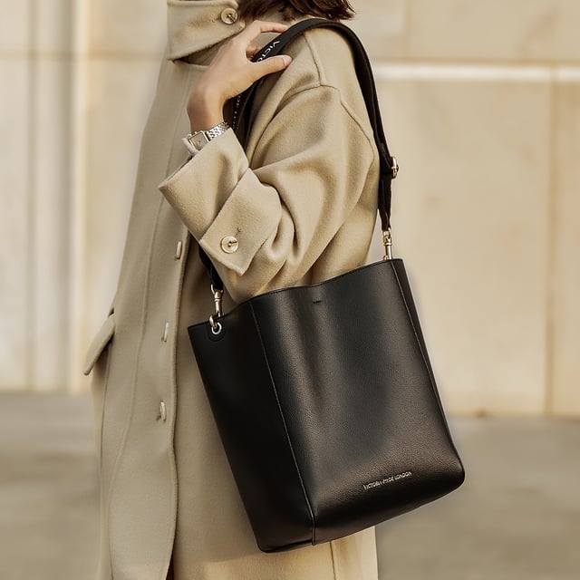 The Romai in black by Victoria Hyde London is your perfect everyday companion. Never before has functionality and trendiness been so seamlessly combined.  It is a perfect bag for the essentials you need.

Dimensions: 23cm x 30.5cm x 17cm
Surface material: PU leather (lychee pattern)
Lining: PU leather (fine grain)
Shoulder Straps: Twill Cotton Webbing

Romai handbag is available in green and yellow colors.