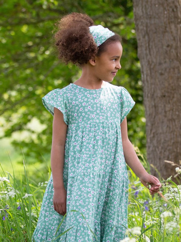 100% organic cotton | Proud to be certified to the Global Organic Textile Standard (GOTS) | Ditsy fields all-over print | Double layer muslin fabric | Bandana style | Made in India | Machine washable at 40 degrees, or at 30 degrees to be kinder to the planet