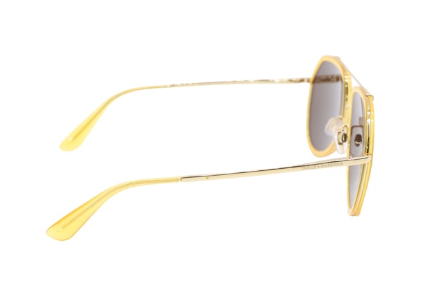 VINTAGE, RRP AS NEW
Double bridge metal pilot sunglasses with shiny metal finishes and colored rims. Lenses are held in place by metal claws making the model comfortable and durable.
Dolce & Gabbana Mirror Griffe Sunglasses in Yellow Metal
Color: yellow
Material: Metal
Condition: excellent
Sign of wear: No
SKU: 102787   
Size: One Size