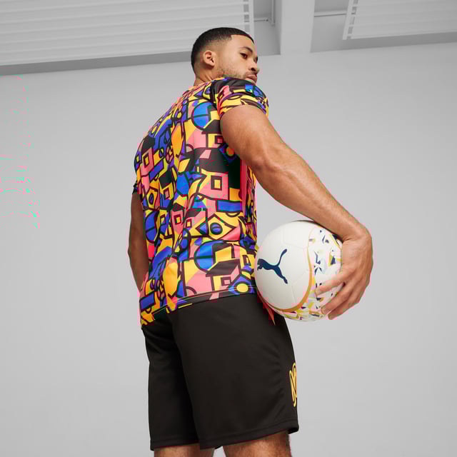 PRODUCT STORY : Dazzle on and off the pitch just like Neymar Jr in his namesake football jersey, which is built with our performance cut and technologies and up to the exact standards of the football superstar. Show off the artistry before, during, and after the match. FEATURES & BENEFITS :  dryCELL: Performance technology designed to wick moisture from the body and keep you free of sweat during exercise.  DETAILS :  Slim fit. Jacquard. Crew neck. Short sleeves. Regular length.  Our model is 180 cm tall and is wearing size  M UK.