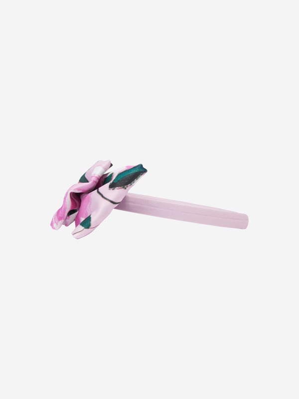 Mama Luma incorporate beautiful eco-friendly materials into their sophisticated handmade aesthetics. This girls pink headband is reflective of the Californian label's precision of beauty. Crafted in a top bow with floral patterning for a sweet finish. She will be obsessed. ‚ Handmade‚ Floral Patterning‚ Polyester‚ Bow‚ One Size